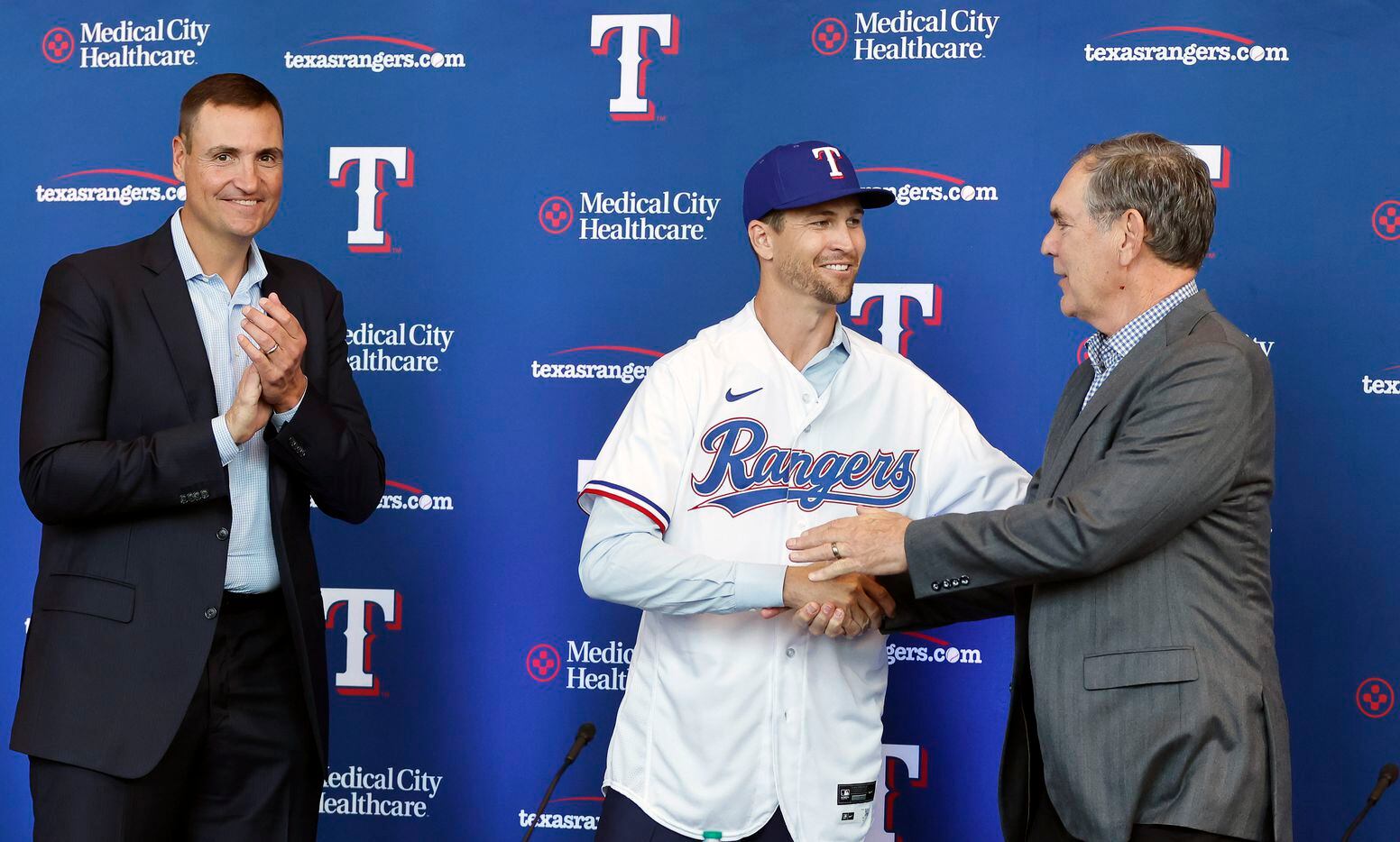 Texas Rangers starting pitcher Jacob deGrom, center, shakes hands with new manger Bruce...
