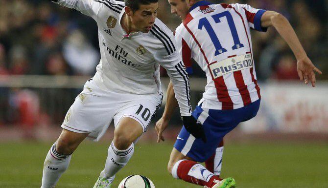 James Rodríguez (izq.) y el Real Madrid cayeron 2-0 ante el Atlético en el juego de ida el...