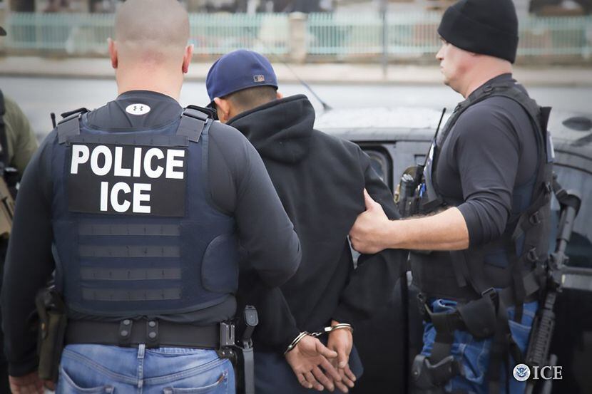 Estados Unidos: Anulan prohibición de arrestar migrantes en tribunales.