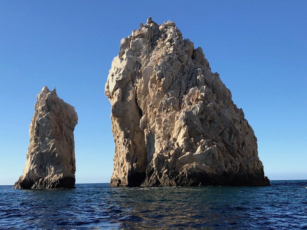 El Arco, punto turístico icónico de la península de Baja California. Ese área de la costa oeste mexicana es muy visitada por estadounidenses de todas las edades.