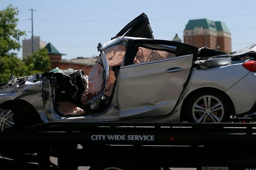 El vehículo de cuatro puertas que se accidentó en El Paso y dejó a siete personas muertas el...
