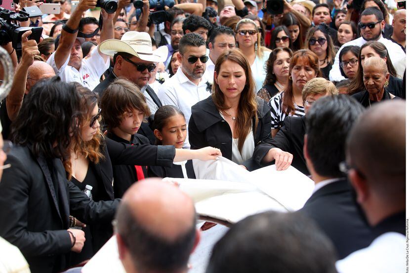 La familia despidió este lunes al cantante Emilio Navaira./AGENCIA REFORMA

