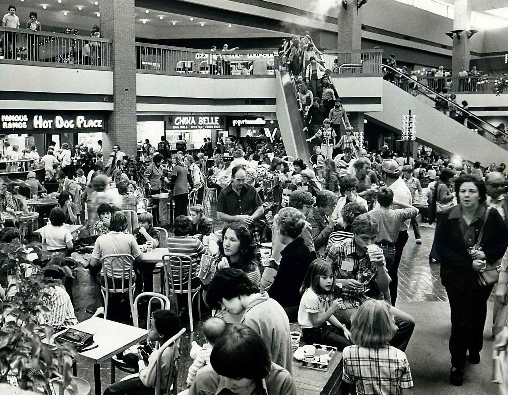  Shoppers packed Valley View Center the day after Thanksgiving in 1978 to mark the beginning...