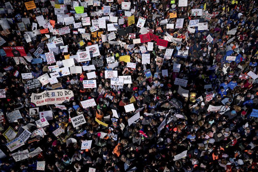 Miles de personas se manifestaron en Washington en marzo pasado a favor de mayor control de...