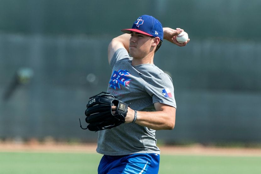El  pitcher prospecto de los Texas Rangers, Cole Winn, durante una práctica el 9 de agosto...