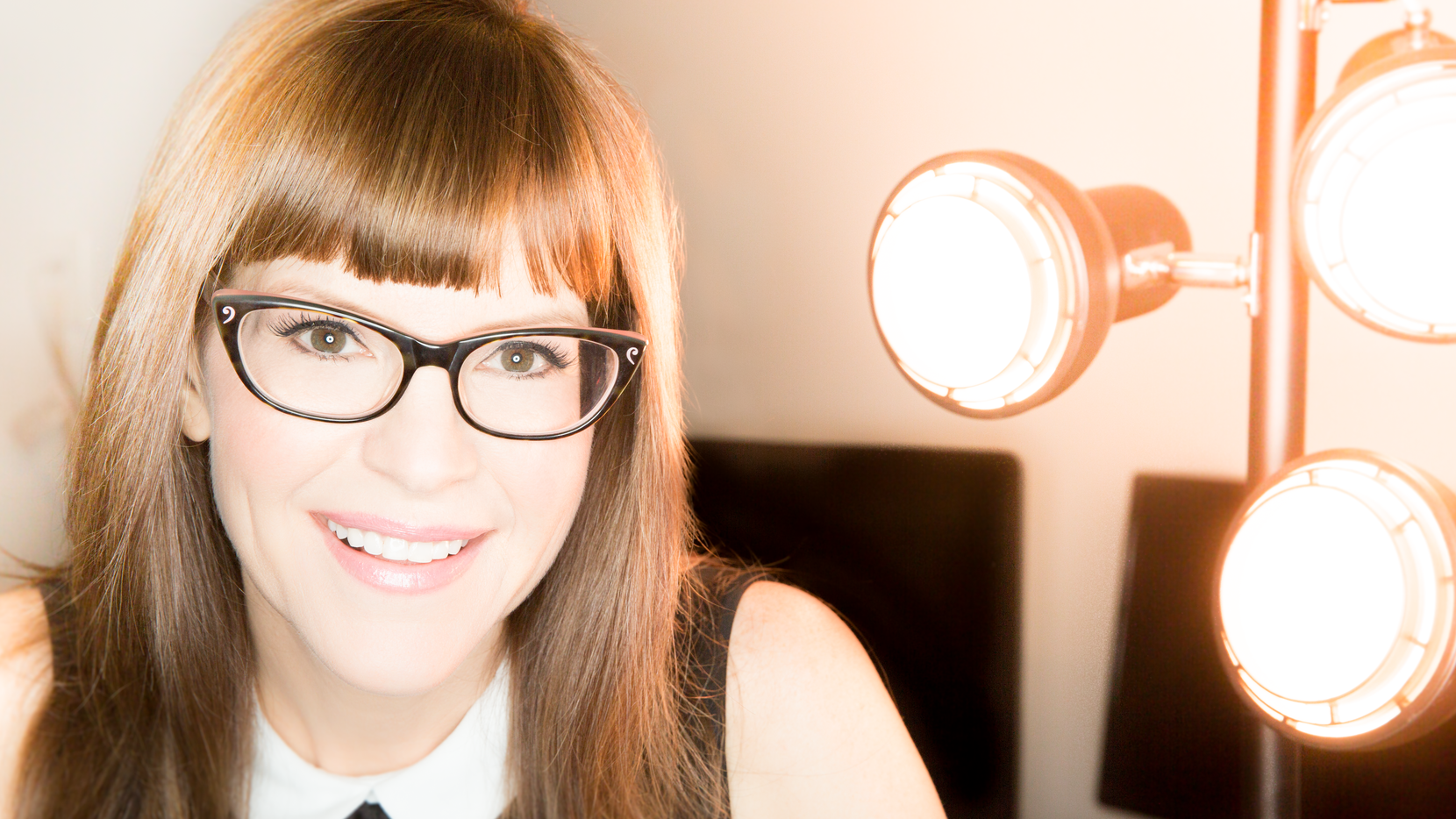 With A New Album Out Feb 28 Lisa Loeb Just Wants To Live In The Moment