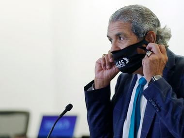 DISD superintendent Michael Hinojosa takes his mask off before speaking to the media about starting the school year virtually during a press conference at Dallas ISD headquarters in Dallas on Thursday, August 20, 2020. (Vernon Bryant/The Dallas Morning News)
