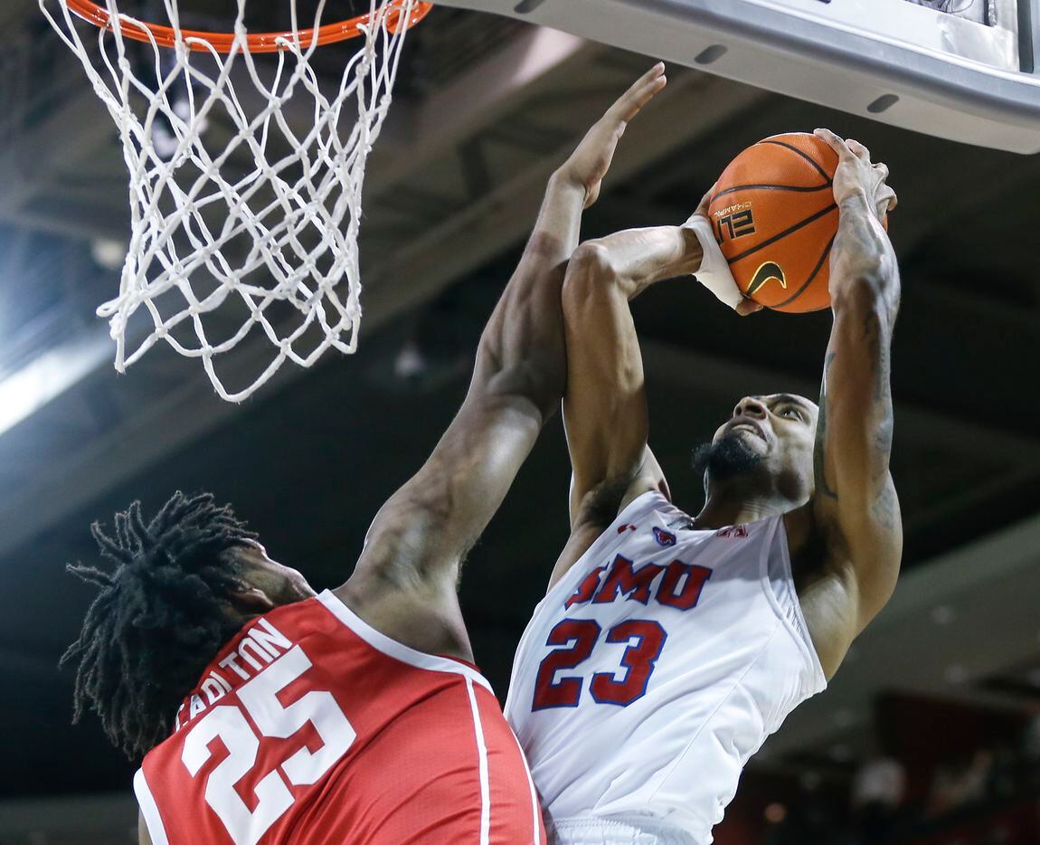 Southern Methodist Mustangs guard Michael Weathers (23) shoots the ball while Houston...