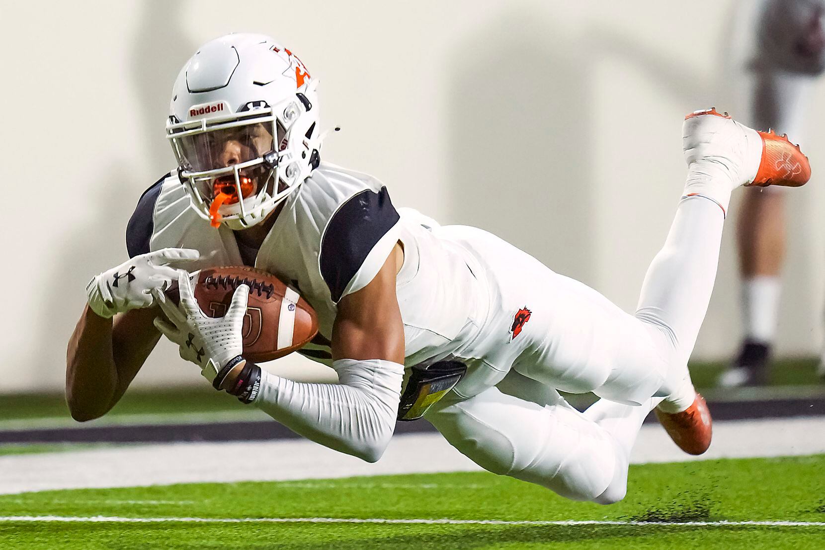 Aledo wide receiver Jalen Pope (11) makes a diving catch during the first half of a District...