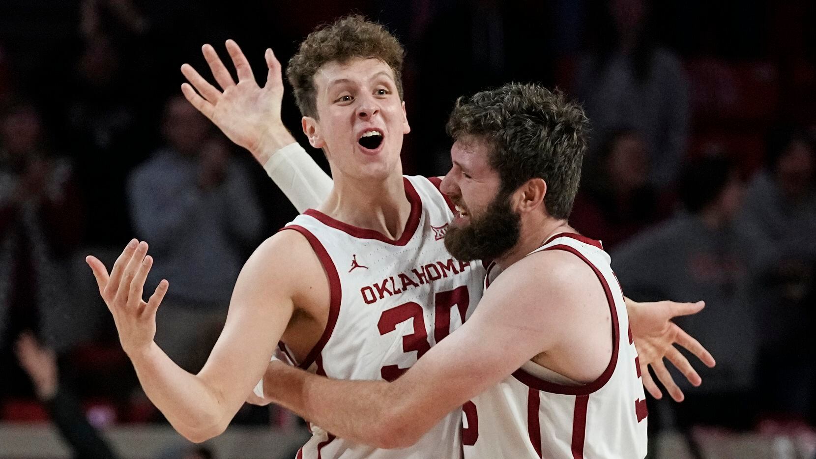 Oklahoma forward Jacob Groves (34) and forward Tanner Groves (35) celebrate in the finals...