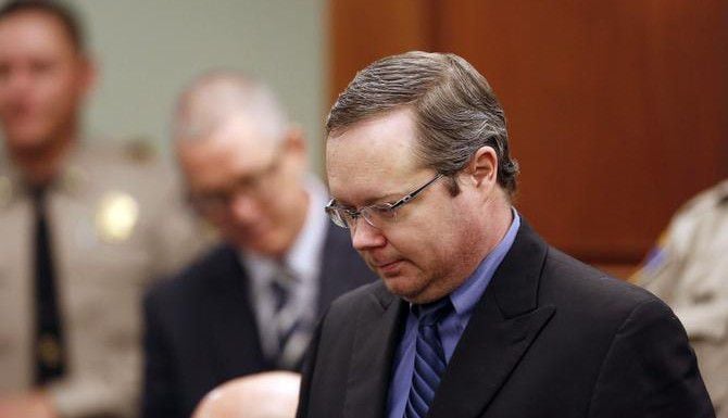 El ex juez de paz del condado de Kaufman Eric Wiliams (der.) fue sentenciado a muerte el...