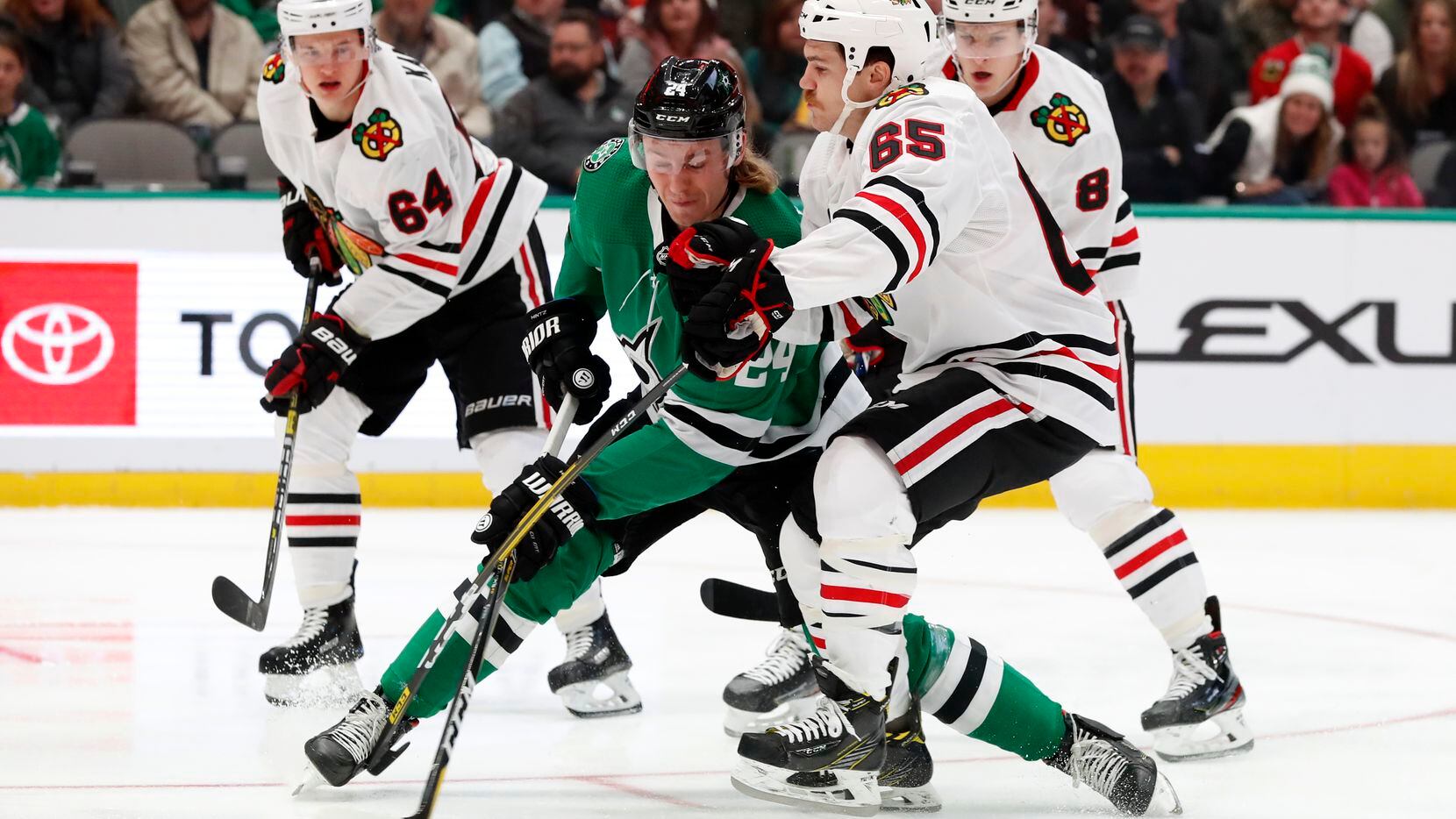 Dallas Stars left wing Roope Hintz (24) attempts to take a shot as Chicago Blackhawks'...