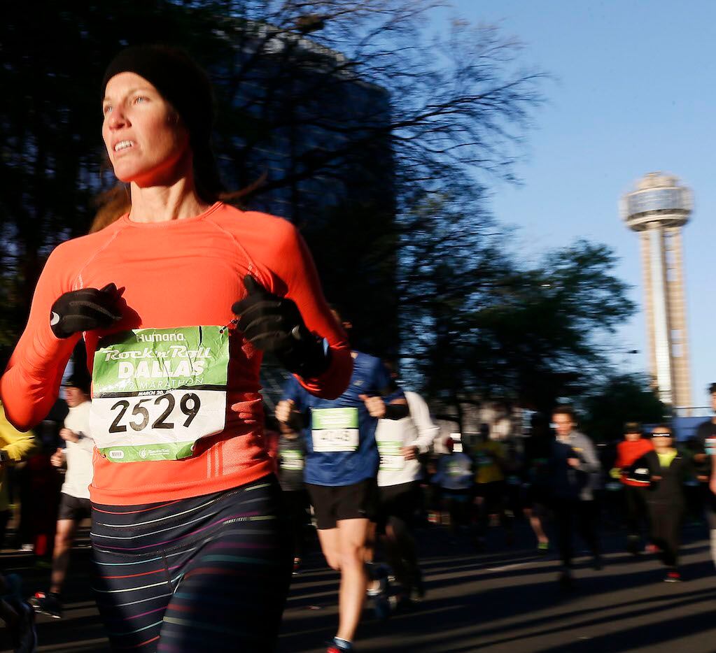 Amy Chilton of Flower Mound departs the starting line during the Dallas Rock 'n' Roll Half...