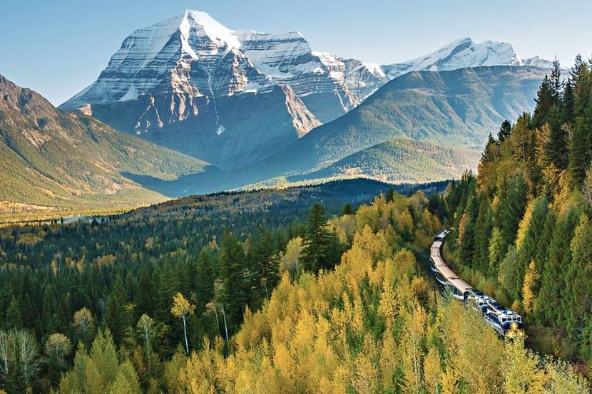 Uno de los ferrocarriles más famosos de Canadá, el Rocky Mountaineer, de última tecnología y...