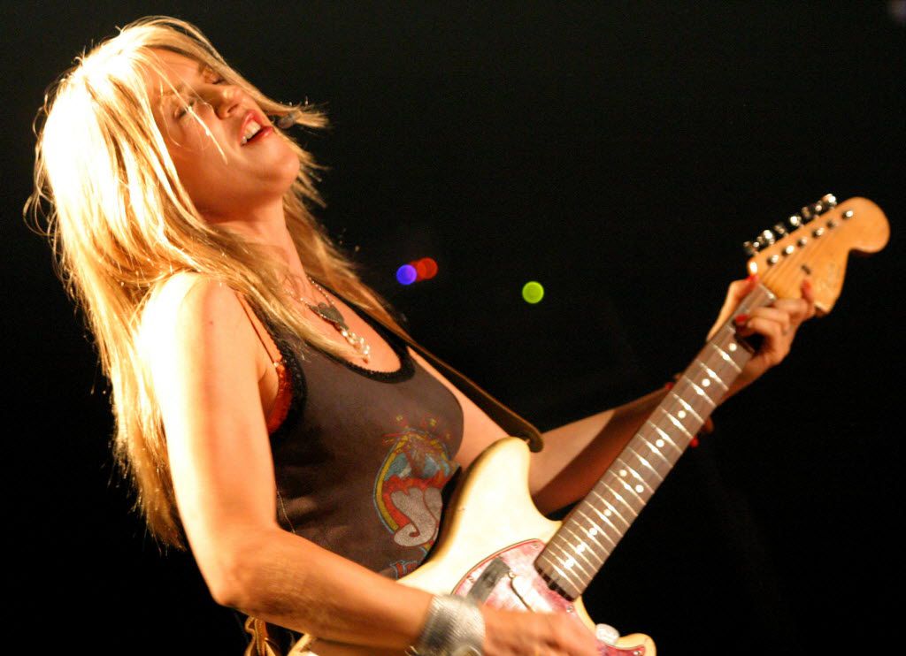 Liz Phair performed at the Gypsy Tea Room in Dallas in 2004 as part of the Chicks With...