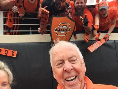 T. Boone Pickens took his first selfie at an OSU homecoming game in 2015.