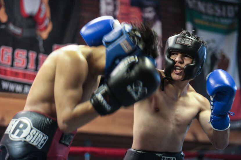Jovany Carrillo entrenando esta semana en Chuy’s Boxing Club de Dallas de cara a su...