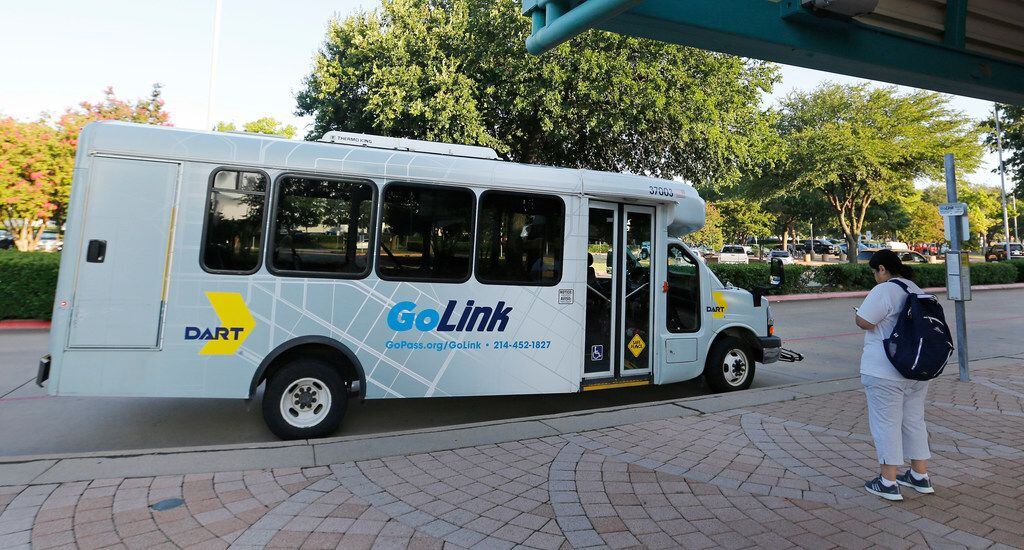 Un autobús de GoLink en una estación de Plano. El servicio empezará el lunes como un plan piloto en el sur de Dallas