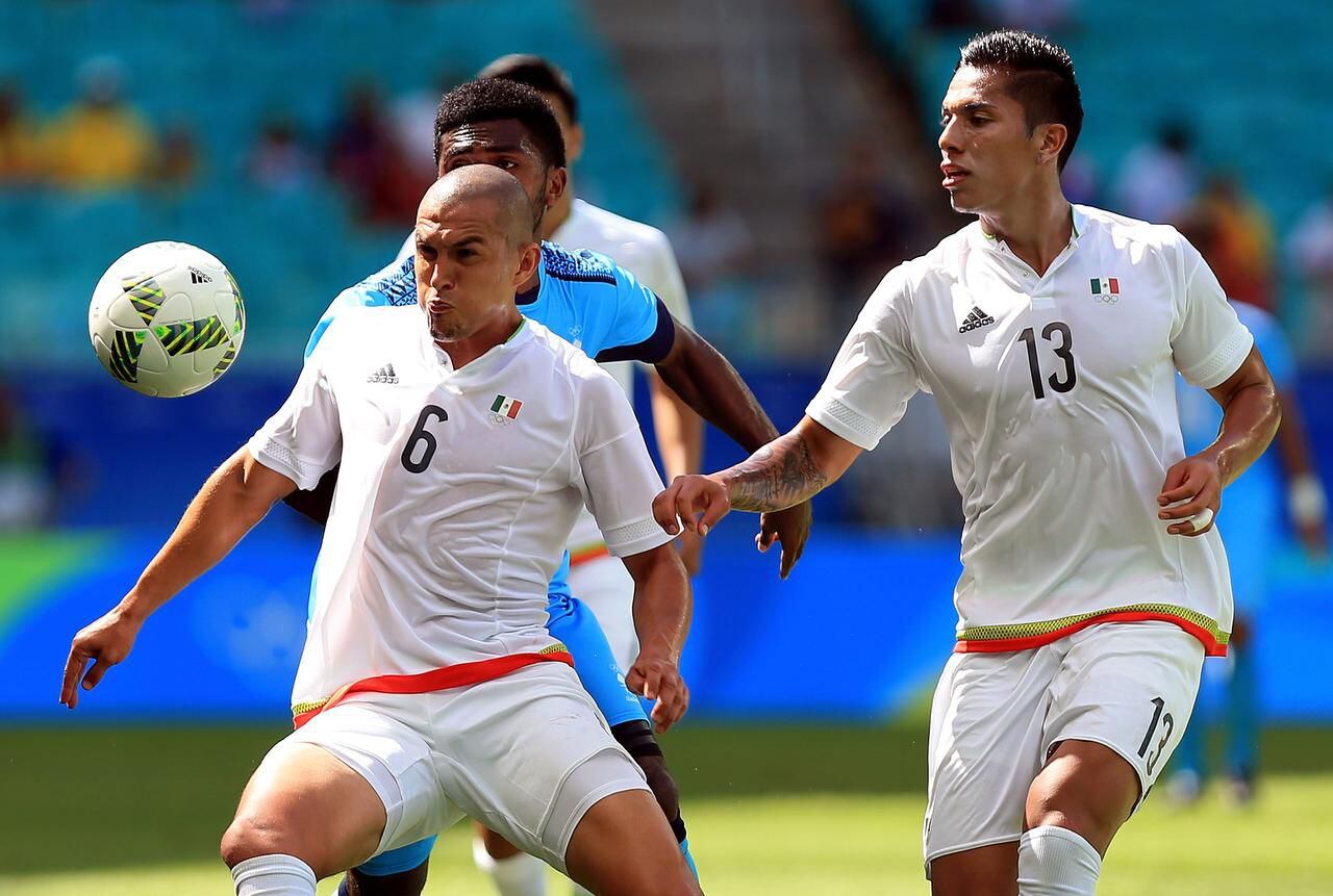 Erick Gutiérrez (13) anotó 3 goles para el triunfo de México 5-1 ante Fiji en la fecha 2 del...
