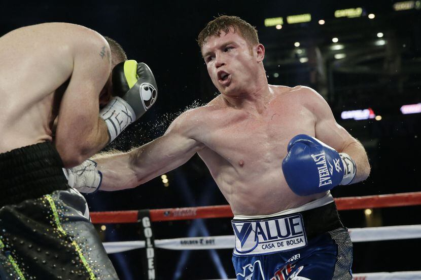 “Canelo” Álvarez durante su combate ante Liam Smith en septiembre pasado en el AT&T Stadium...