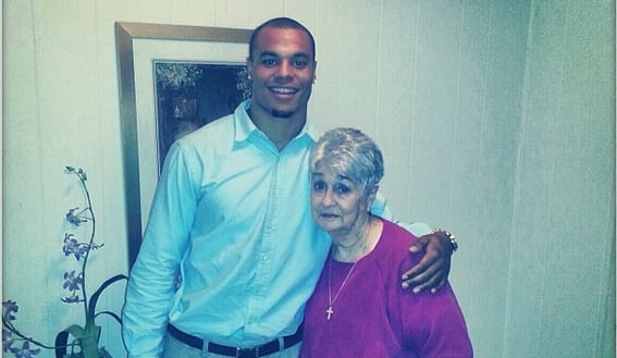 Dak Prescott y su abuela. Foto de Instagram
