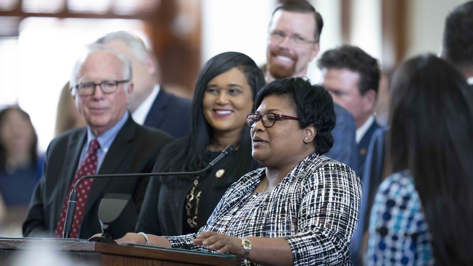 State Rep. Toni Rose, D-Dallas, shows her appreciation of House Speaker Dade Phelan from the back mic along with other members on the final day of the 87th Texas Legislature. 