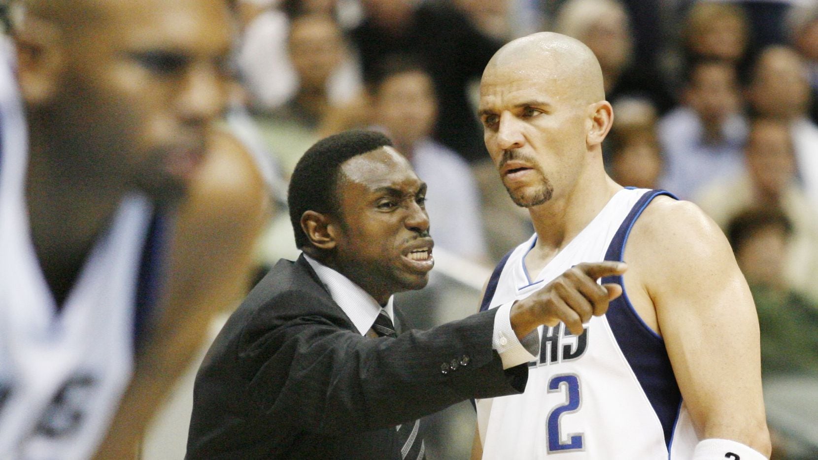 Dallas head coach Avery Johnson makes a point to Jason Kidd in the fourth quarter of the Lakers' 102-100 win over Dallas on Dec. 26, 2008.