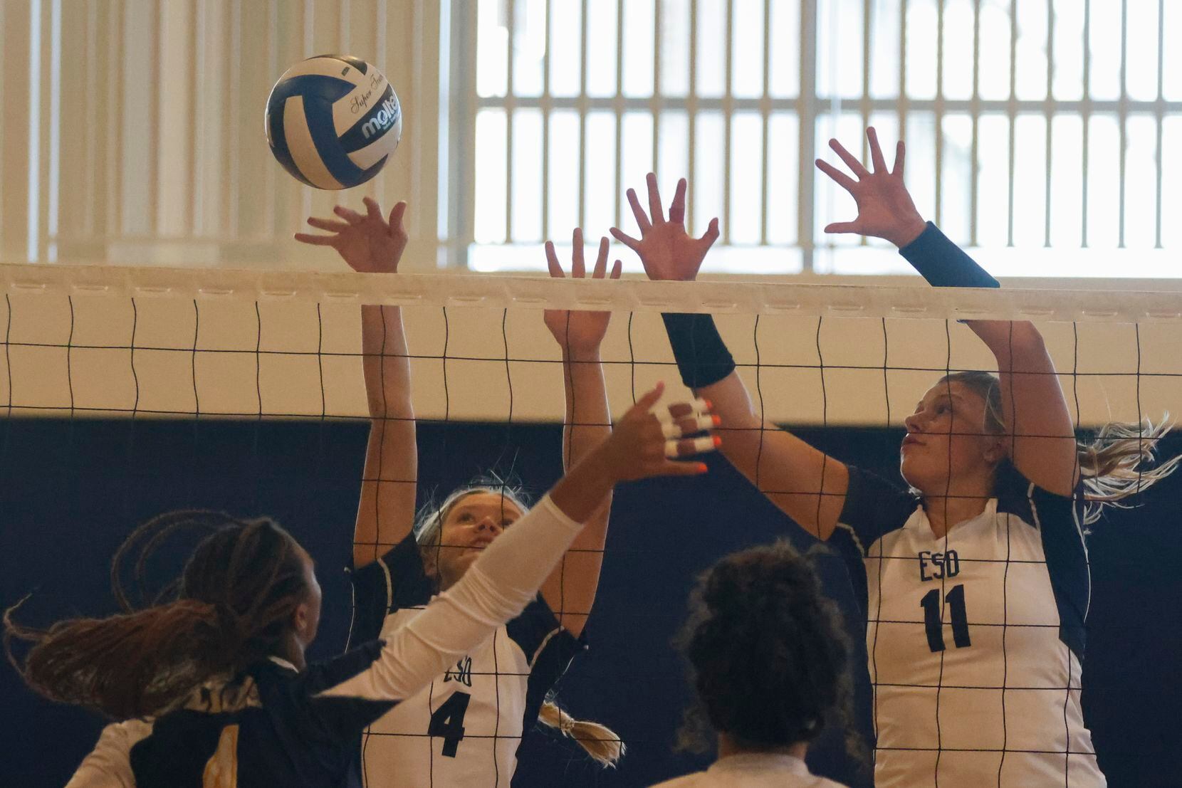Episcopal School of Dallas’s Alexa Grabow, right, and Raleigh Toledo attempts to block...