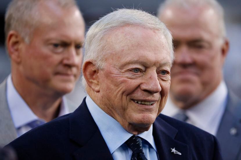 El propietario de los Dallas Cowboys Jerry Jones ha hecho eventos de recaudación a favor de...