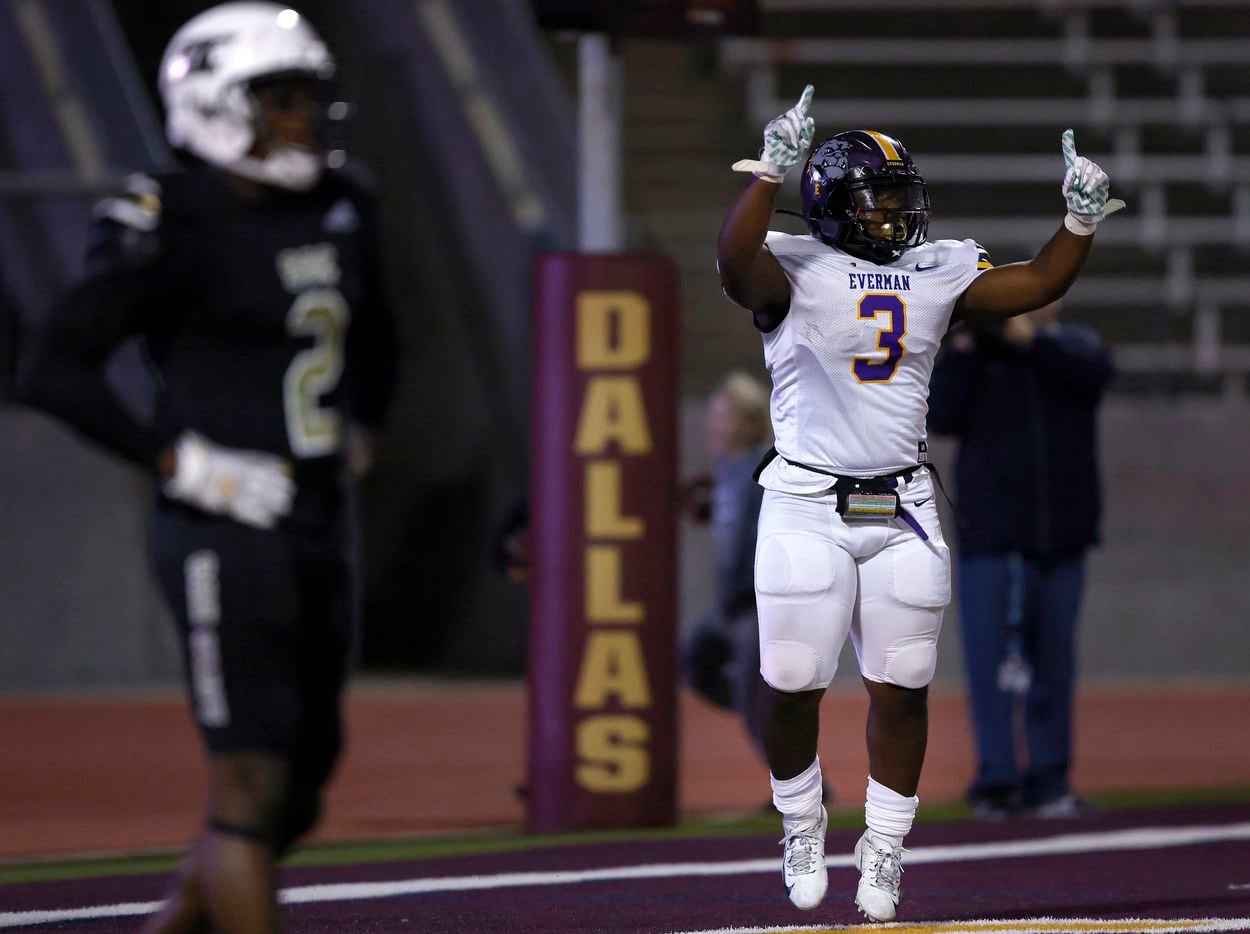 Everman running back Tymadre Ross (3) celebrates his second quarter touchdown against South...