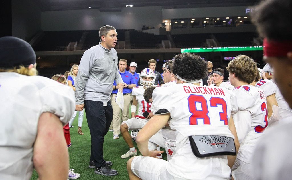 How do D-FW coaches address mental health in Texas high school football?