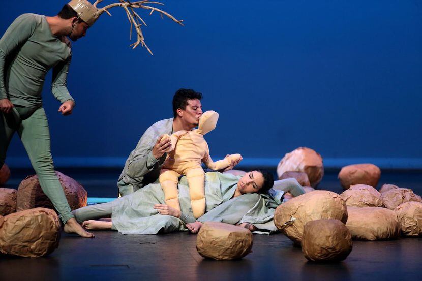 Jesse Morales, David Lemus y Diana Gómez del Teatro Flor Candela en la obra de Maya Baktun:...