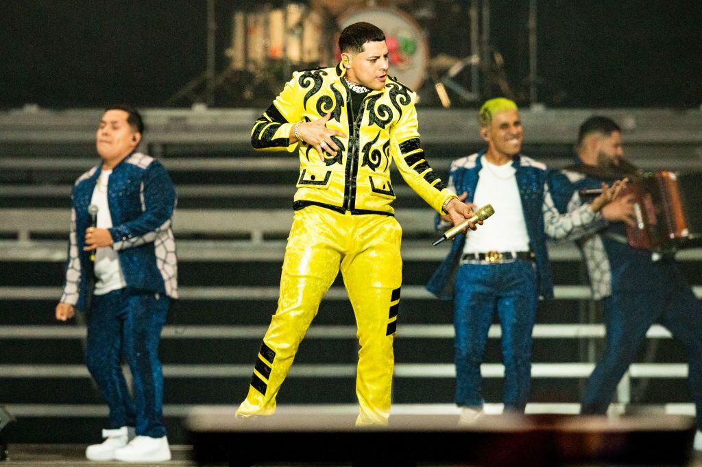 Eduin Caz, del grupo Firme, en un concierto realizado en el SoFi Stadium de Los Ángeles, el...