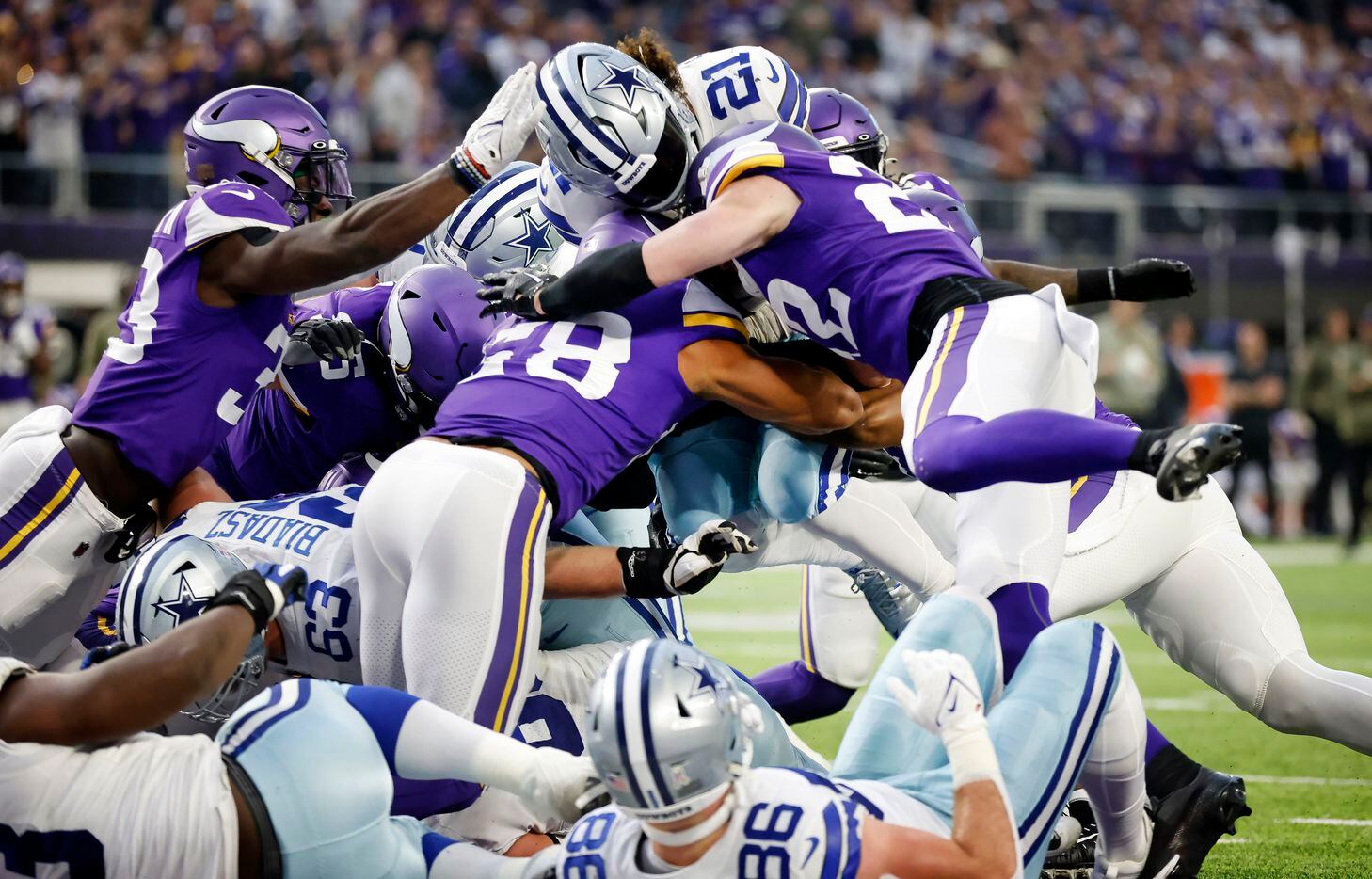 Dallas Cowboys running back Ezekiel Elliott (21) dives for a first quarter touchdown against...