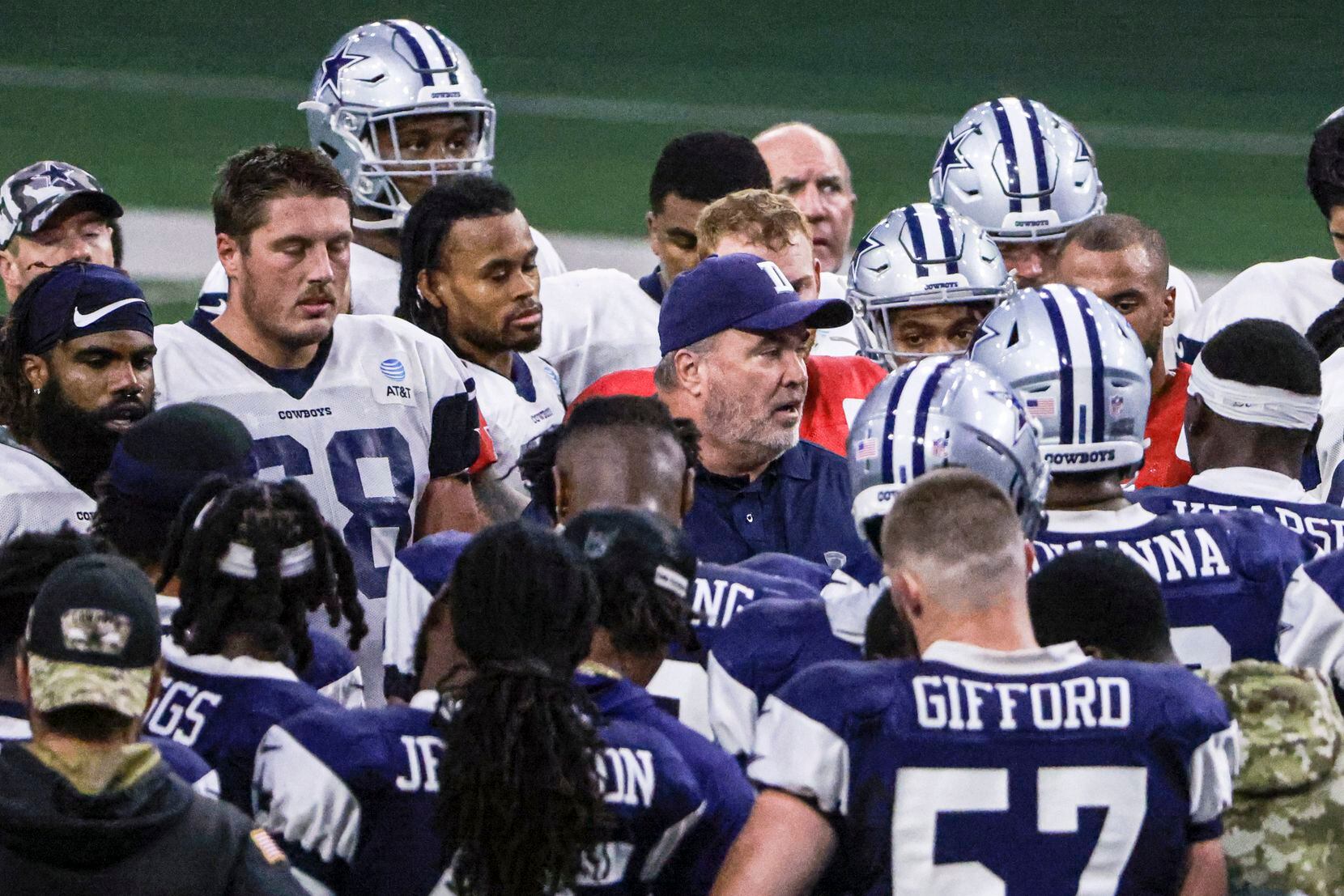 Dallas Cowboys head coach Mike McCarthy talks to the team at the end of the Dallas Cowboys...