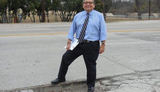 El abogado Marcos Ronquillo aspira en ser el primer alcalde hispano de Dallas. Ronquillo se...
