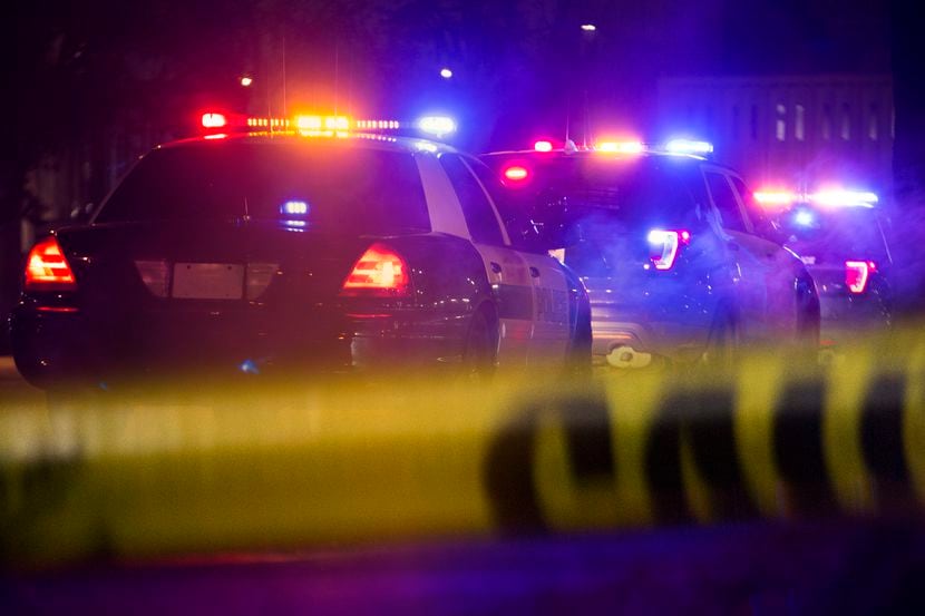 Una persona murió cuando se desató una balacera en las afueras de un Cabaret en Dallas.