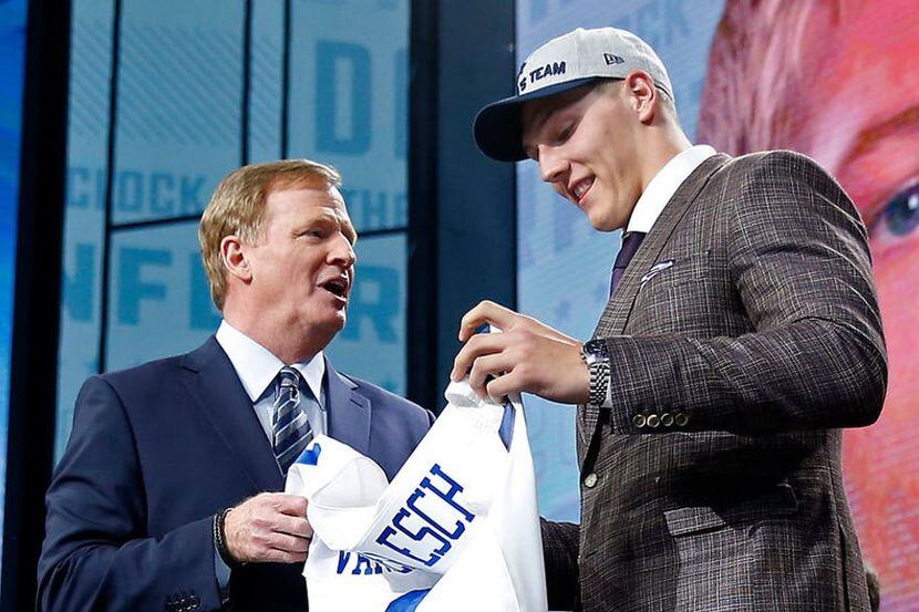 Leighton Vander Esch fue escogido por los Dallas Cowboys en la primera ronda del NFL Draft...