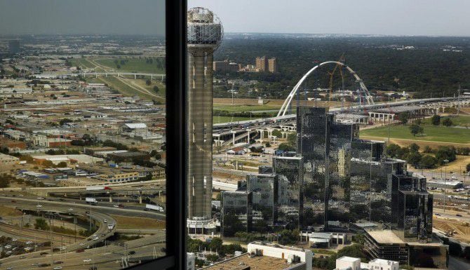 El alcalde de Dallas Mike Rawlings propone construir un ‘mega parque’ en las márgenes del...