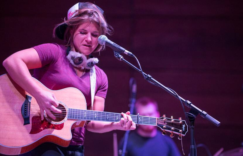 Daphne Willis performs in Arlington in 2014.