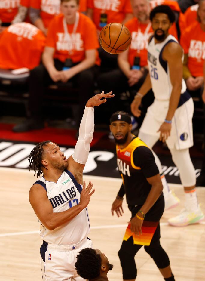 Dallas Mavericks guard Jalen Brunson (13) shoots over Utah Jazz guard Donovan Mitchell (45)...