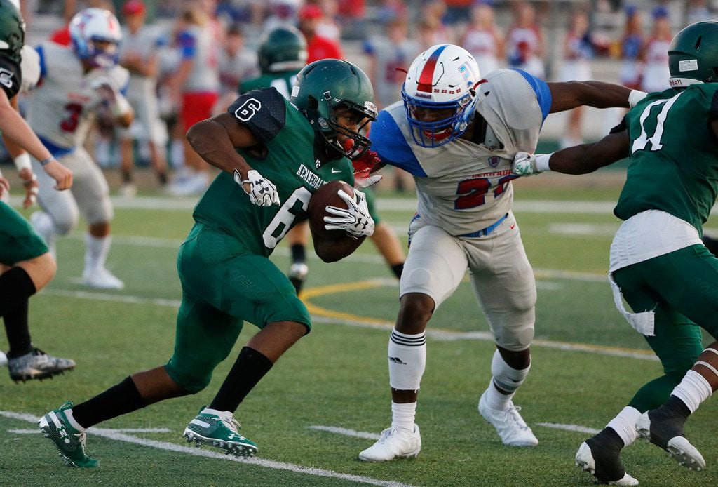 Kennedale's Cameron Hynson (6) rushes as Midlothian Heritage's D'Angelo Freeman (21) defends...