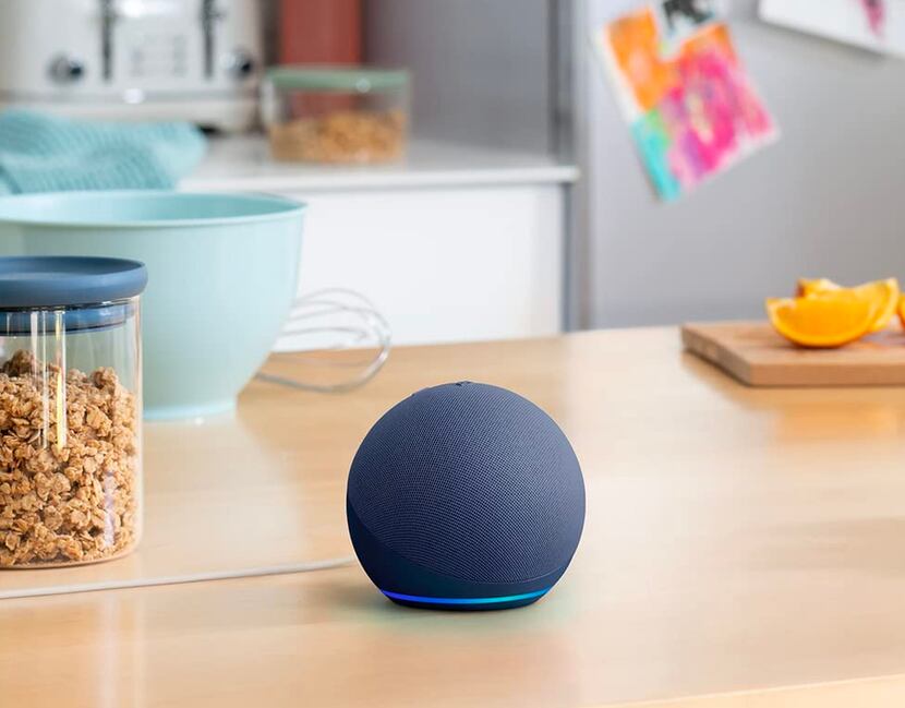 El Echo Dot de Amazon es el más accesible de los altavoces inteligentes de la marca.