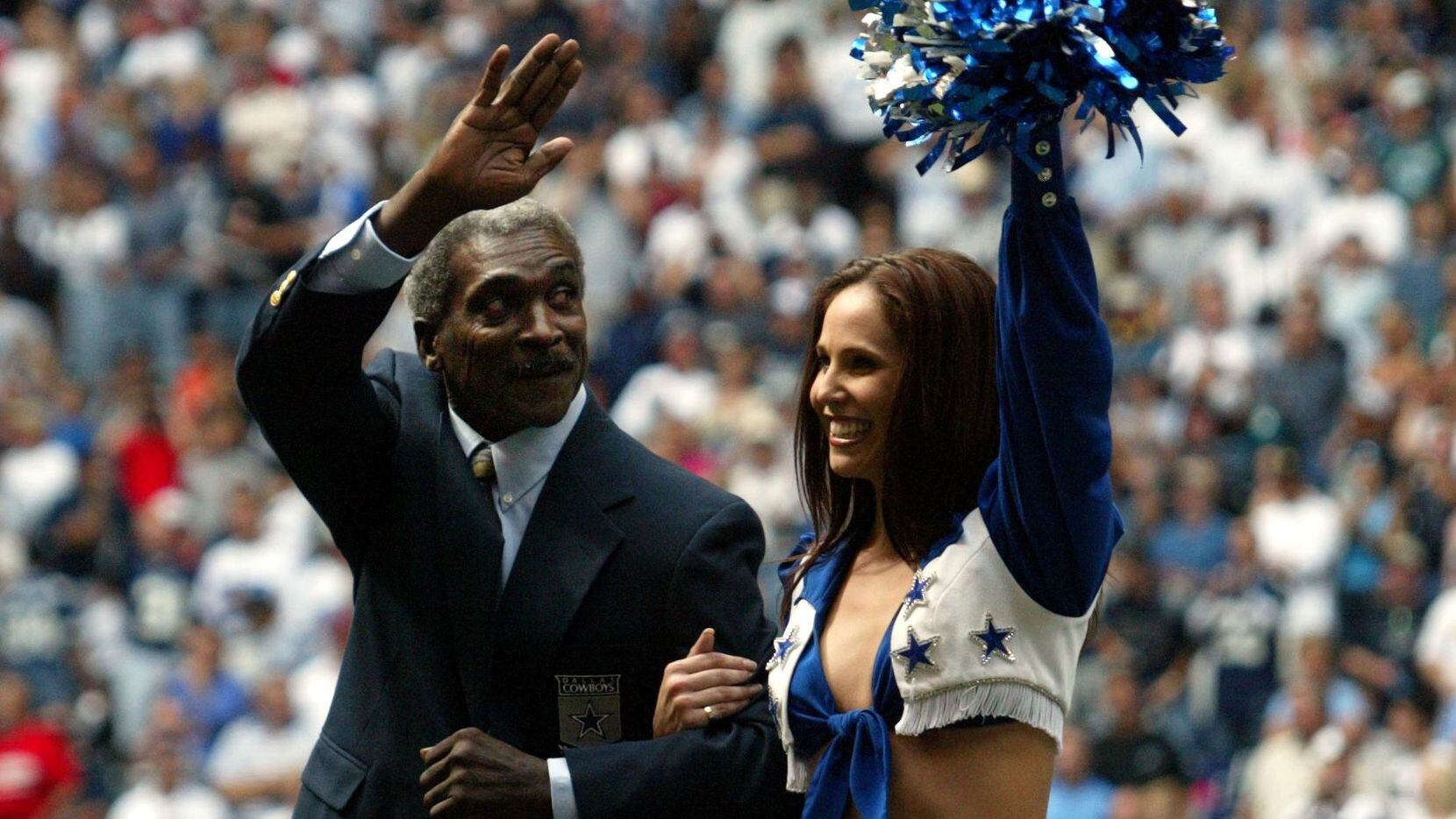 Former Dallas Cowboys RB Don Perkins wavves to the Texas Stadium crowd during the "Ring of...