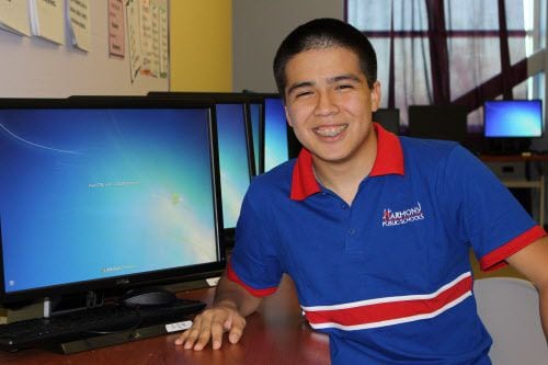 Miguel Padilla es uno de diez estudiantes a nivel mundial en obtener un puntaje perfecto en...