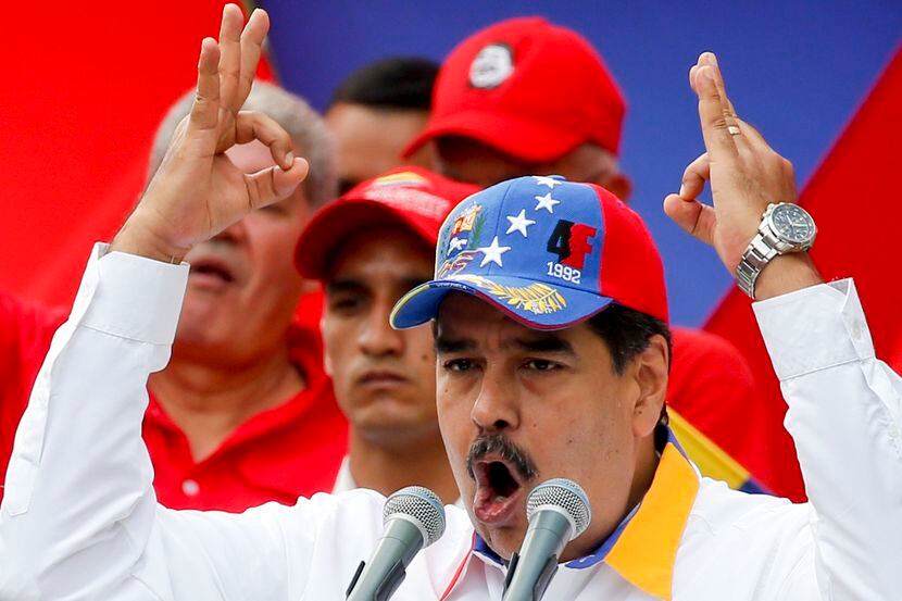 El mandatario de Venezuela Nicolás Maduro da un discurso en el centro de Caracas, el 23 de...