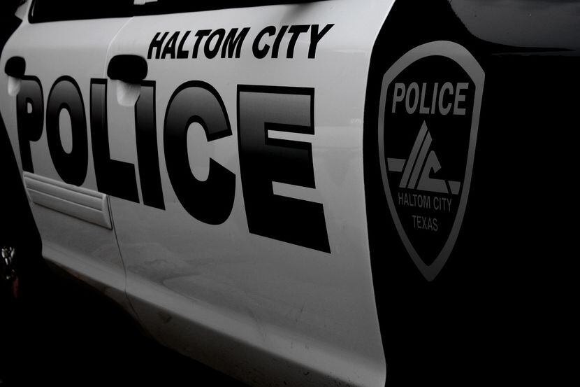 Una mujer fue atropellada múltiples veces en Haltom City.
