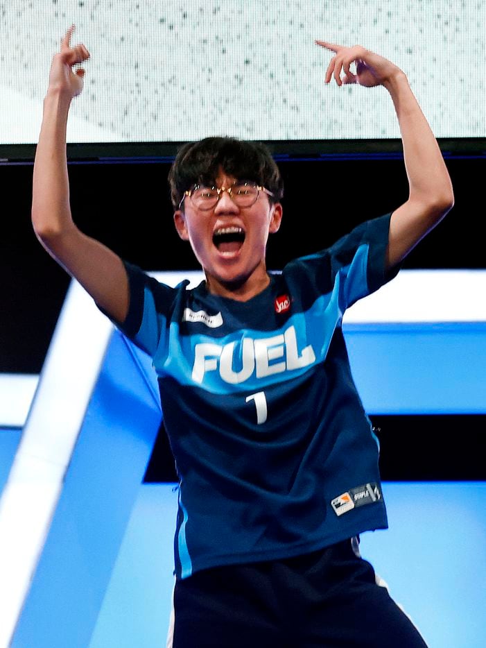 Dallas Fuel player Yeonghan 'Sp9rk1e' Kim acknowledges his fans that stuck around after...
