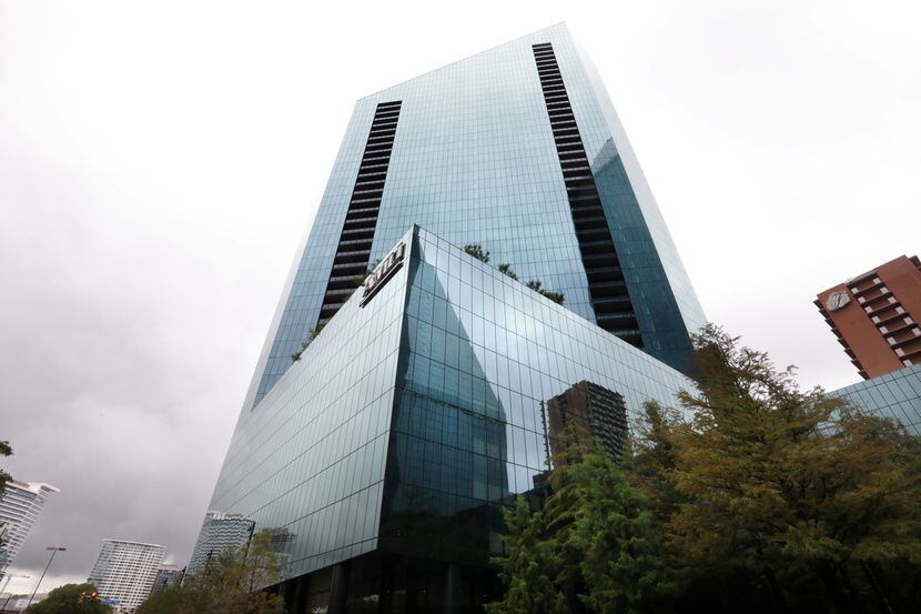 El Amli Fountain Place es el edificio más alto que se ha construido en Dallas en más de una...