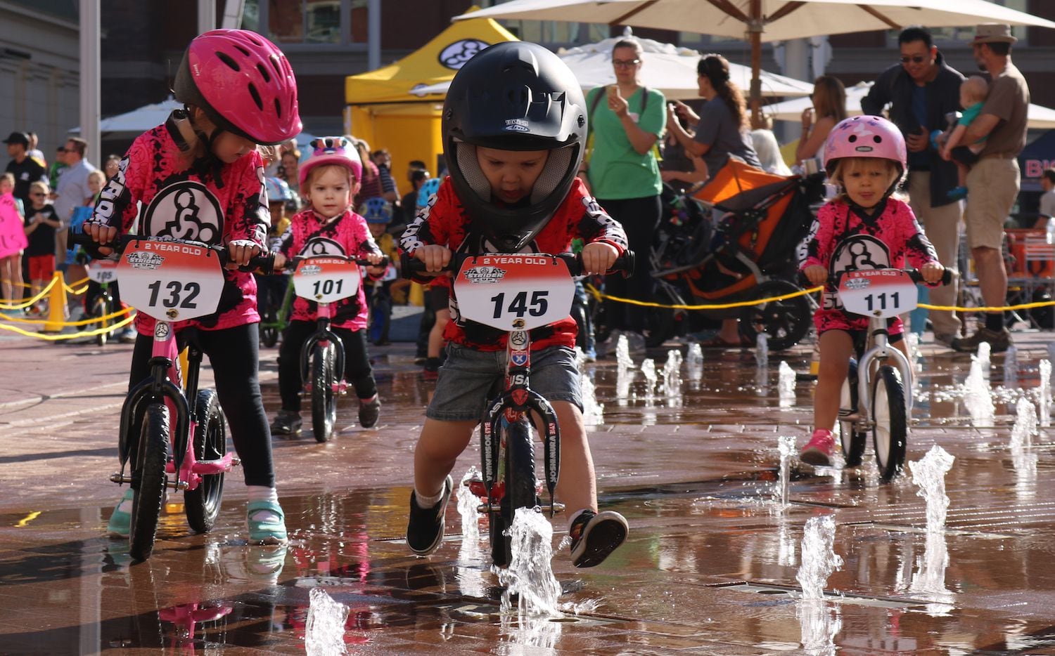 Walter Cunningham Perú En cantidad Niños de 2 años compiten en divertida carrera de bicicletas en Fort Worth